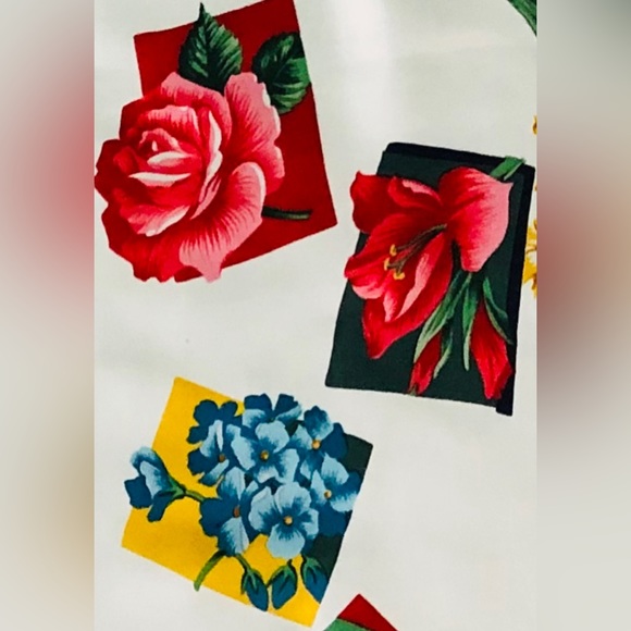 Museum of Fine Arts Boston 100%Pure Silk Scarf Floral 34” x 34” Lily Hortencia - Picture 14 of 15